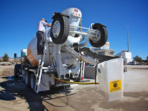 Gravity-fed bucket and tank Chute Rinse Out System on mix truck